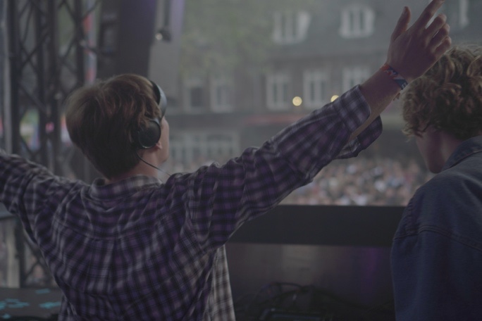 Los Andreas achter de DJ-set op 5 mei in Wageningen